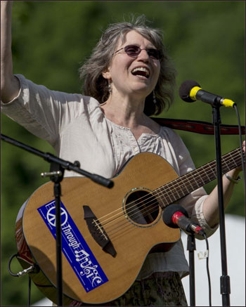 Folksinger Pat Lamanna will join PVFS Song & Story Swap on April 4